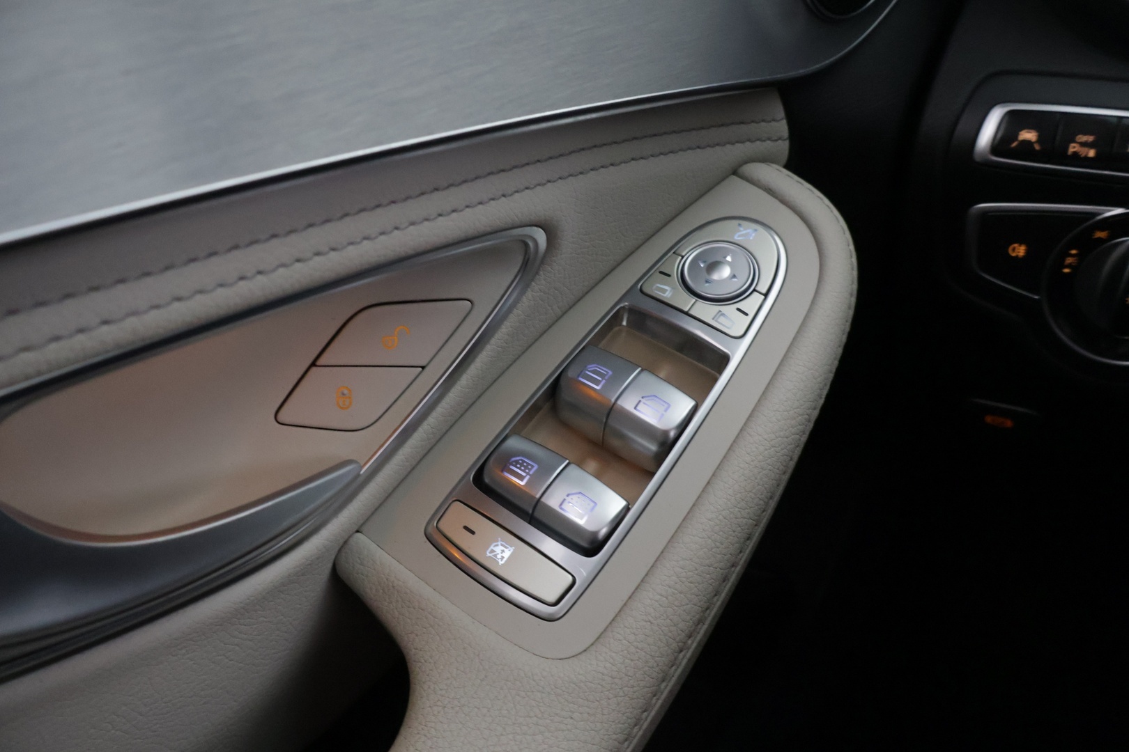 MERCEDES-BENZ C 2015