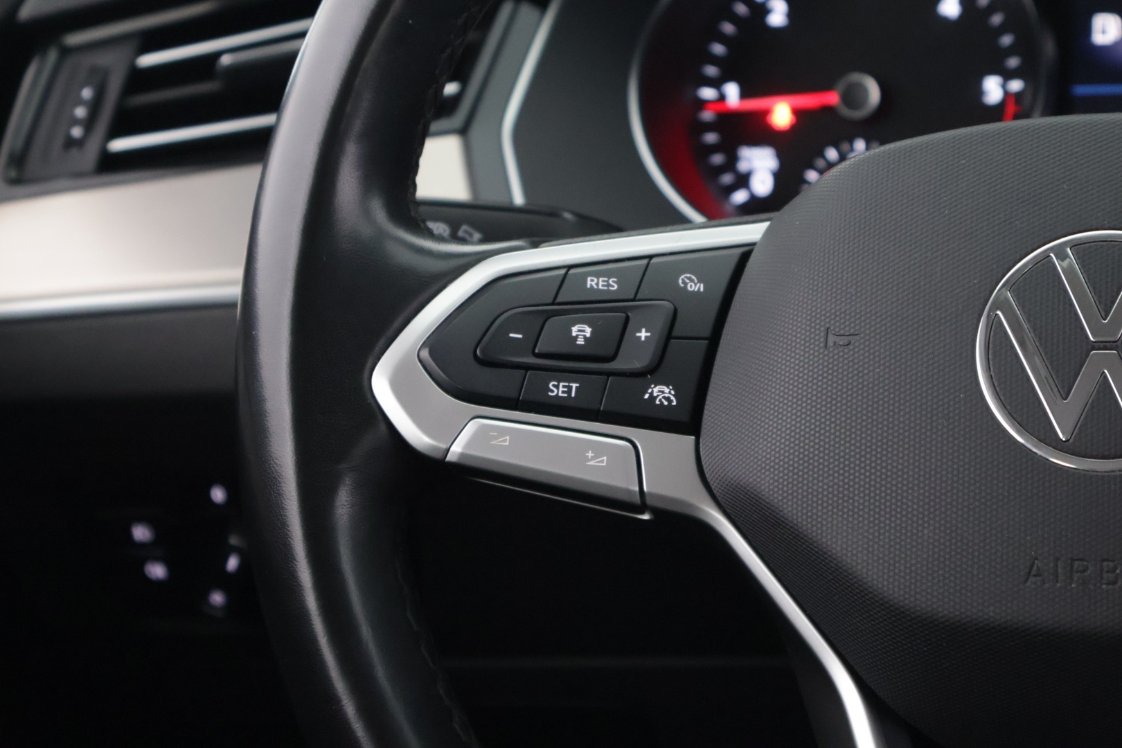 VOLKSWAGEN Passat 2022