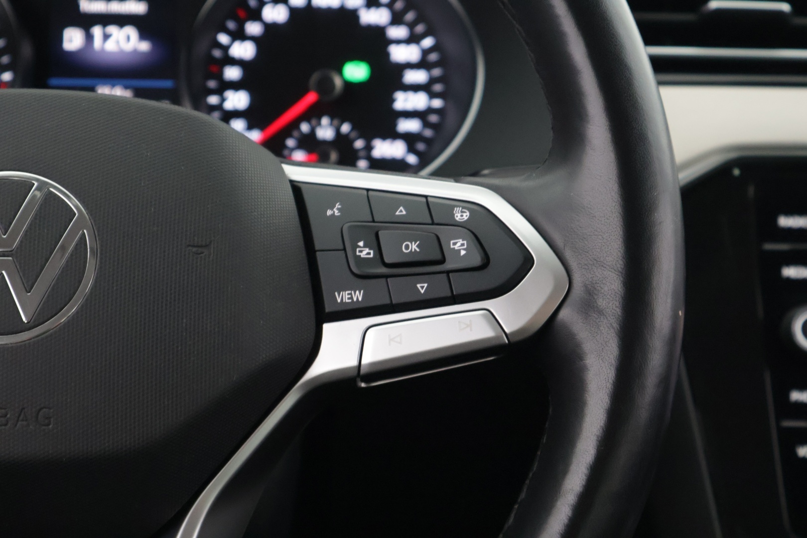 VOLKSWAGEN Passat 2022