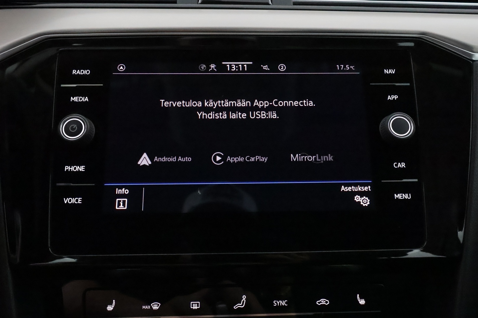 VOLKSWAGEN Passat 2022