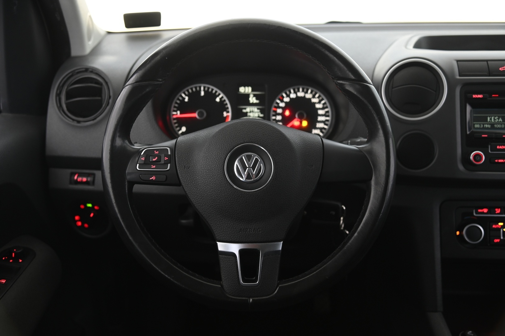VOLKSWAGEN Amarok 2012
