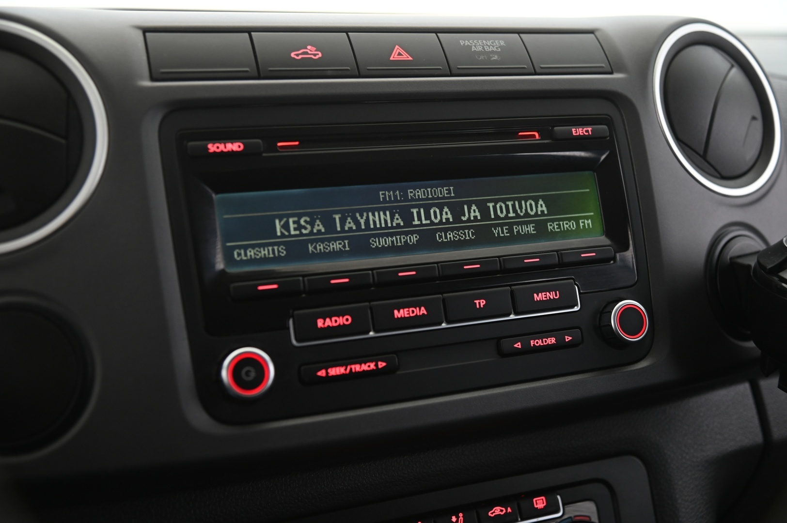 VOLKSWAGEN Amarok 2012