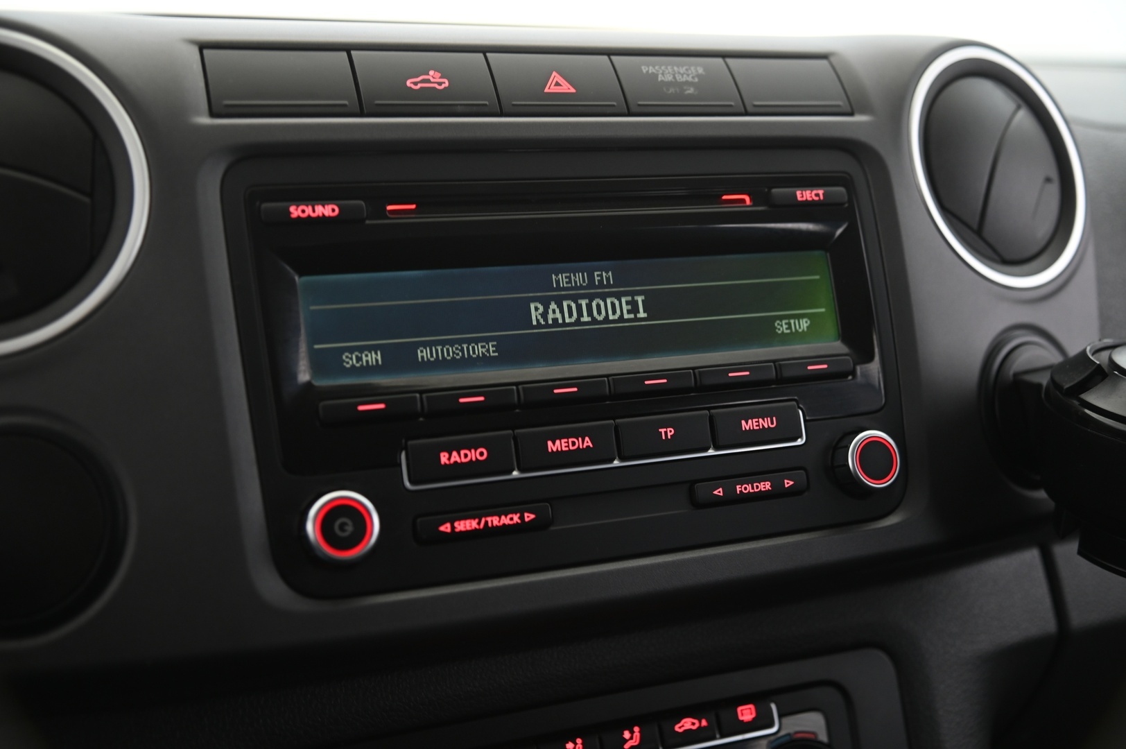VOLKSWAGEN Amarok 2012