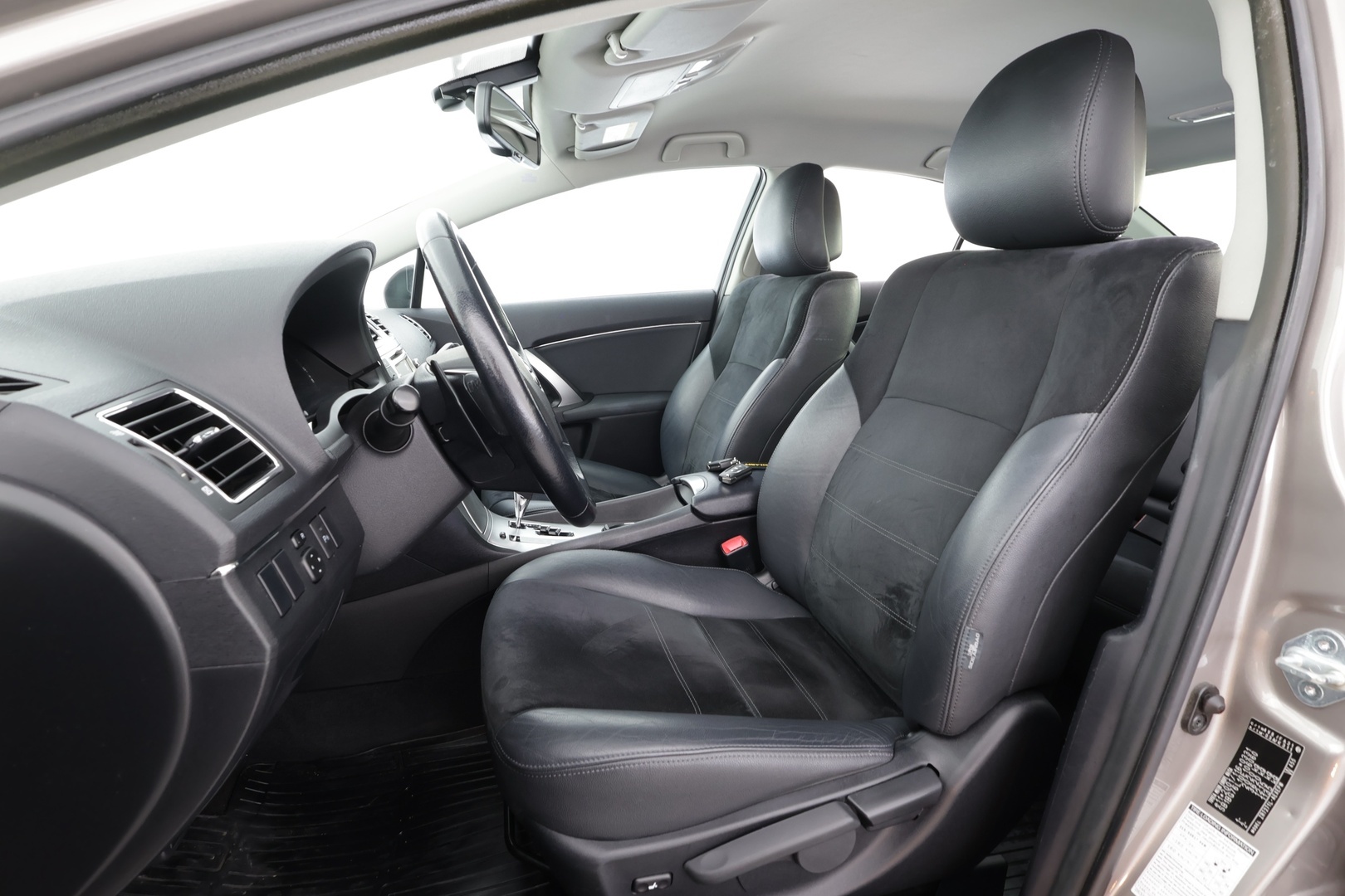 TOYOTA Avensis 2015
