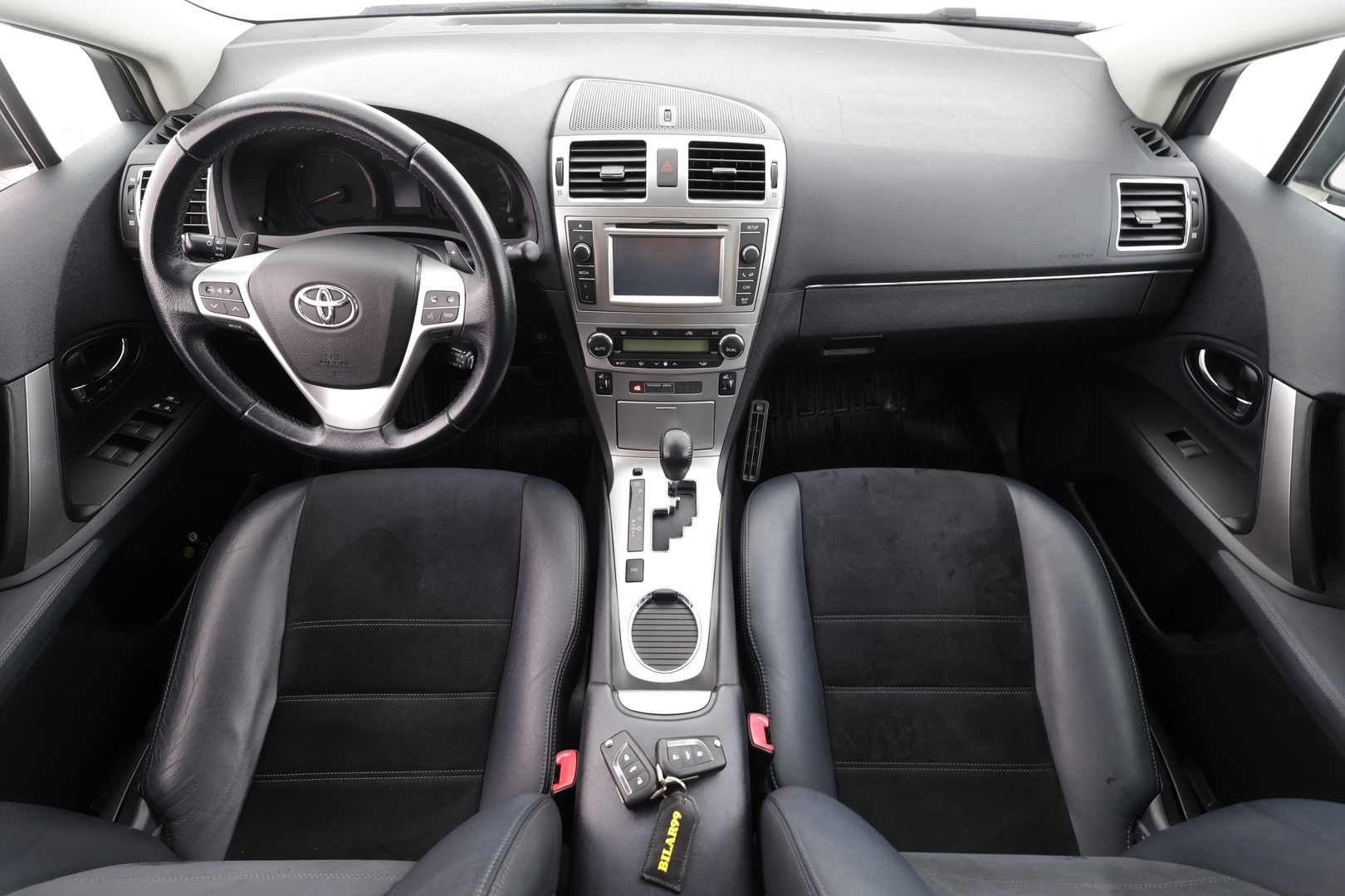 TOYOTA Avensis 2015