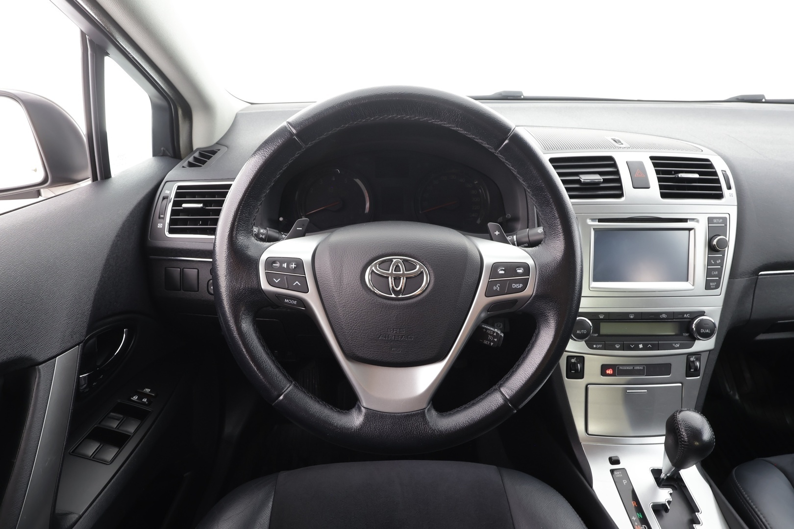 TOYOTA Avensis 2015