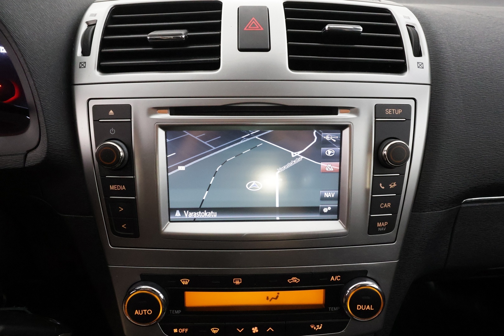 TOYOTA Avensis 2015