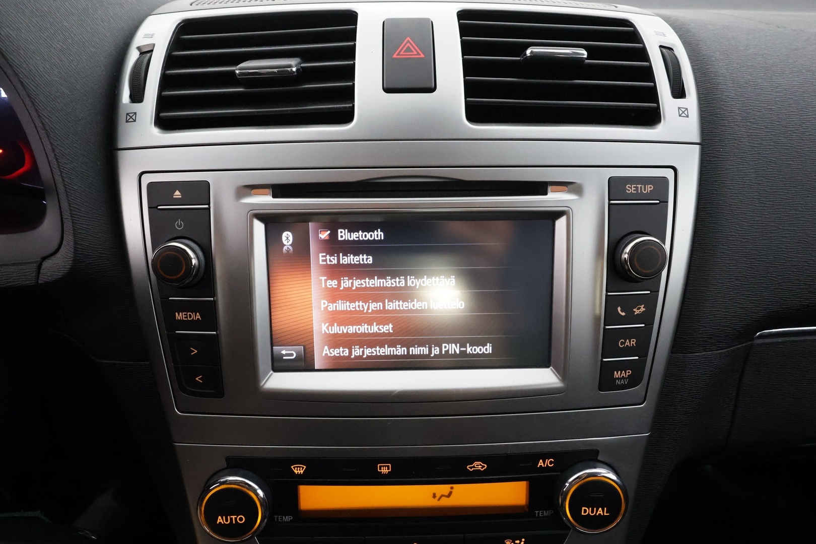 TOYOTA Avensis 2015