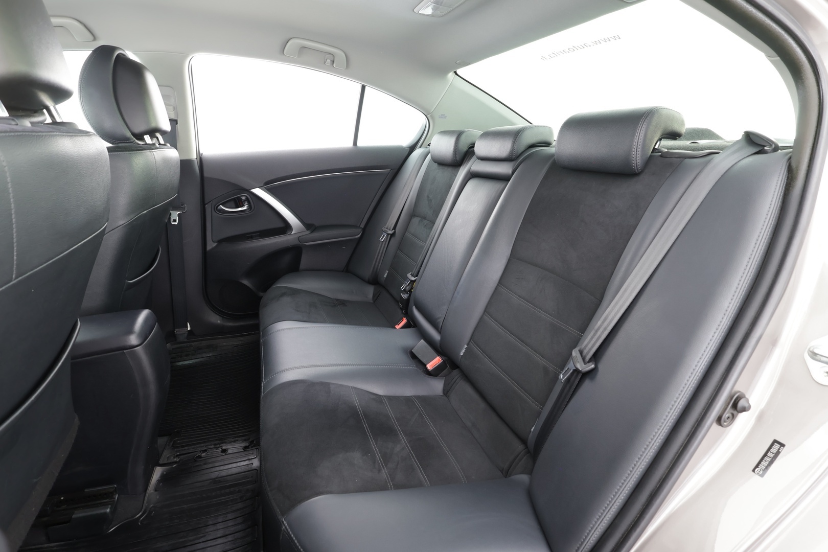 TOYOTA Avensis 2015