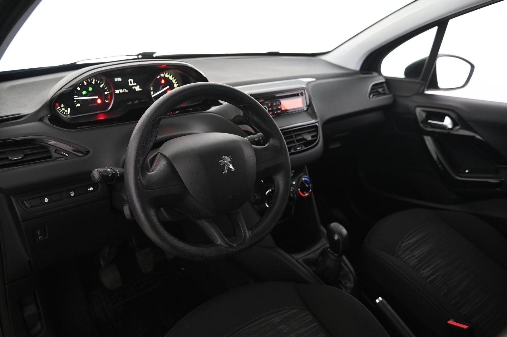 PEUGEOT 208 2018