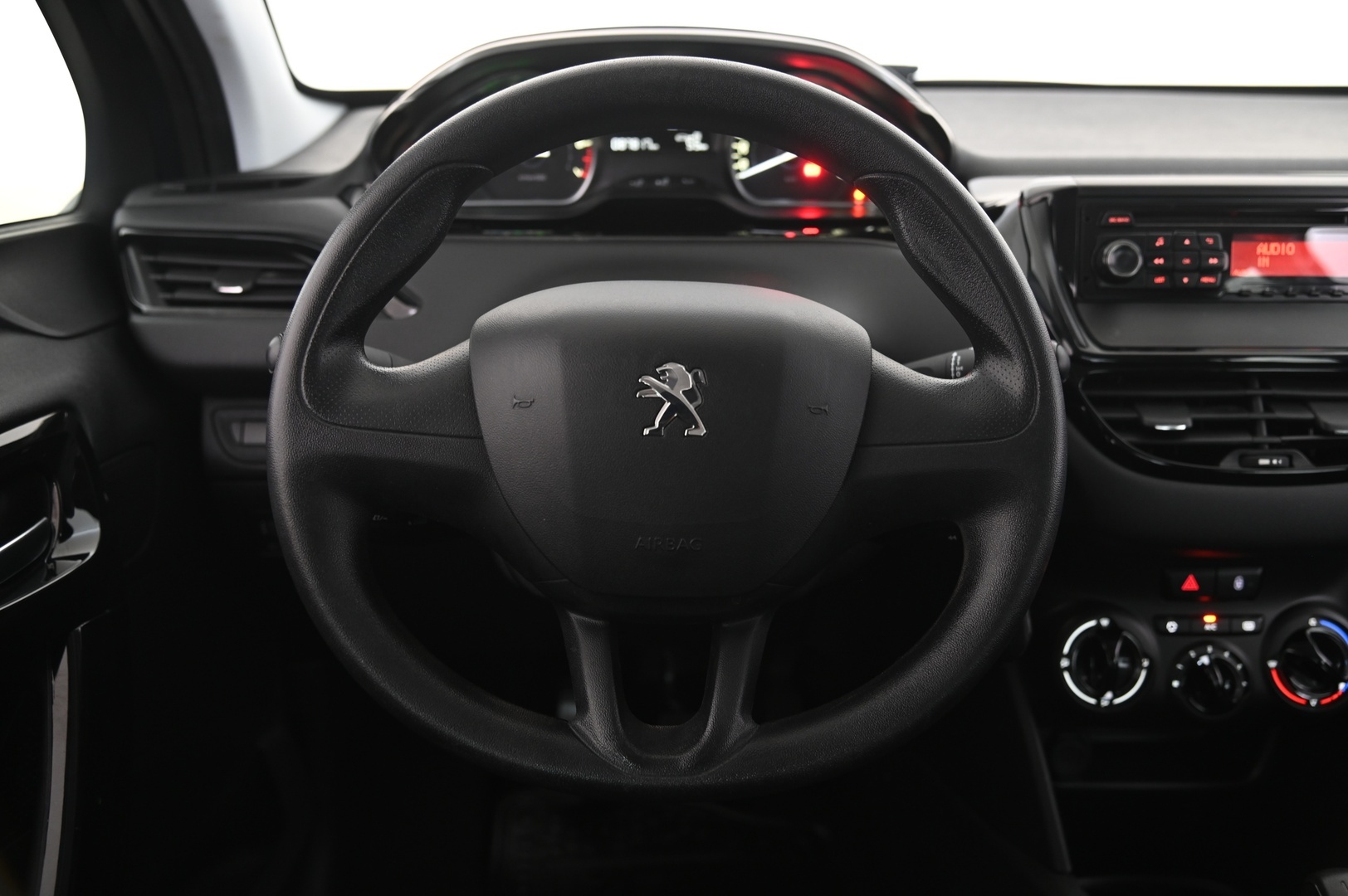 PEUGEOT 208 2018