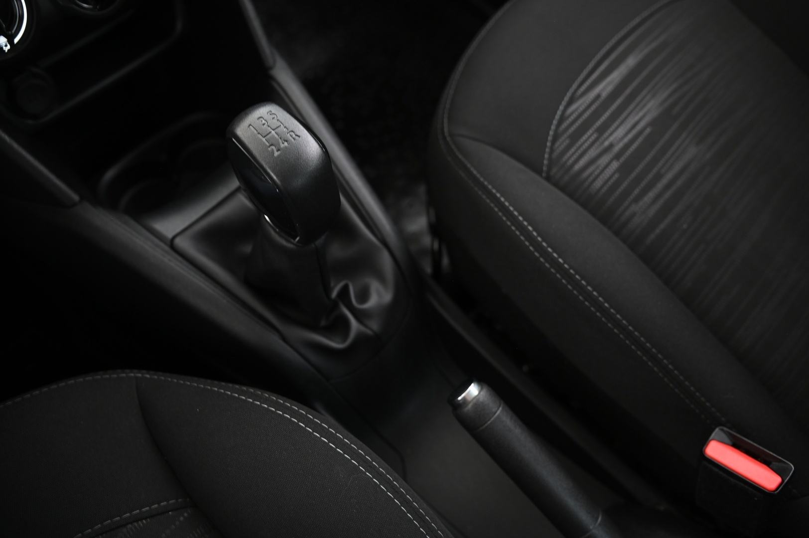 PEUGEOT 208 2018