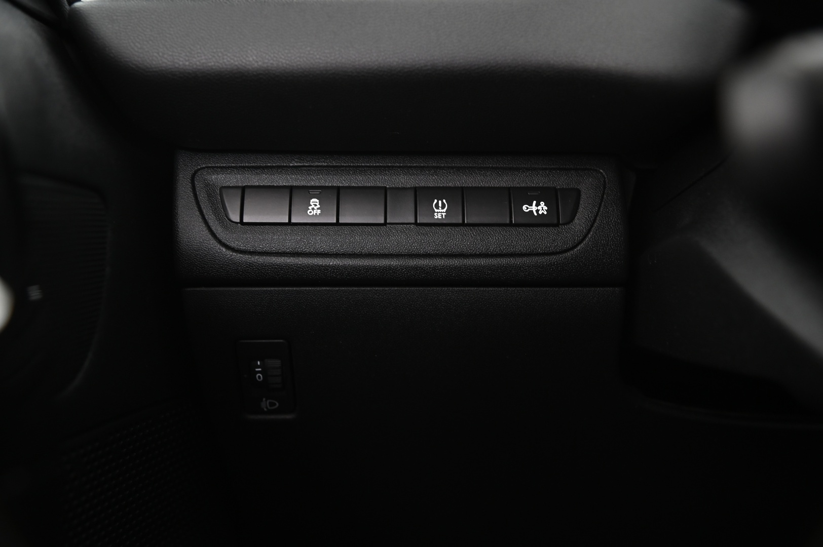 PEUGEOT 208 2018