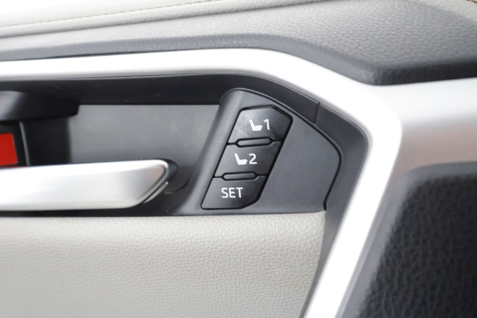 TOYOTA RAV4 2019