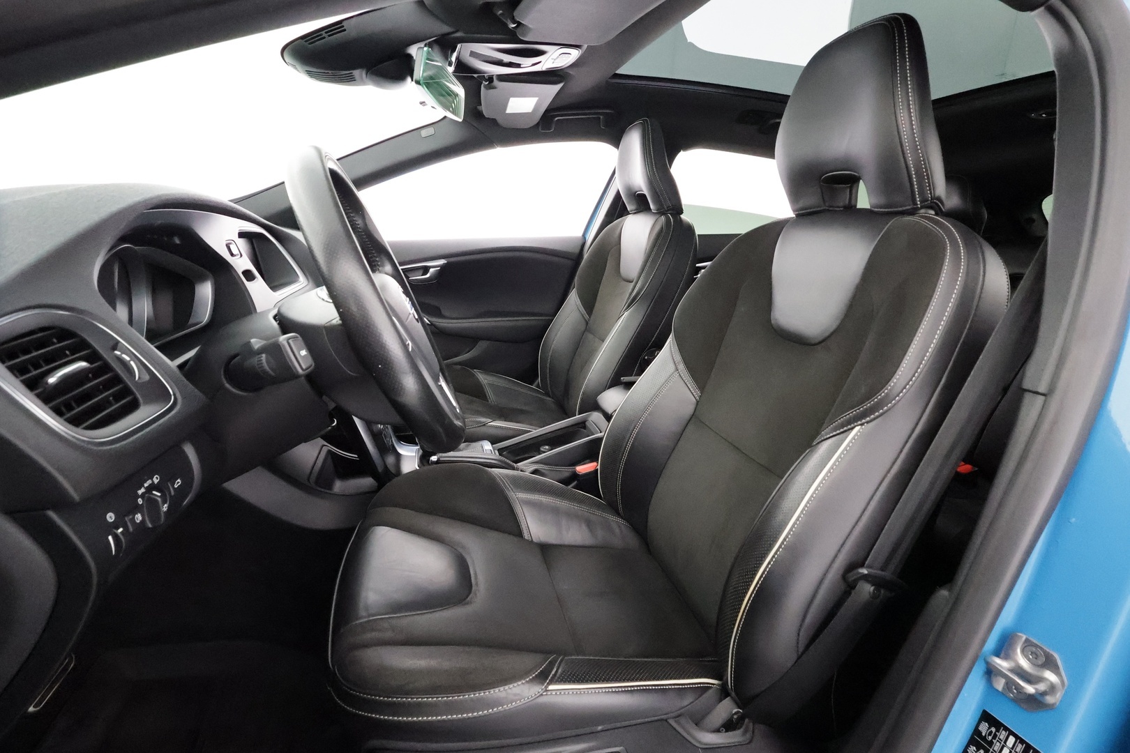 VOLVO V40 2015