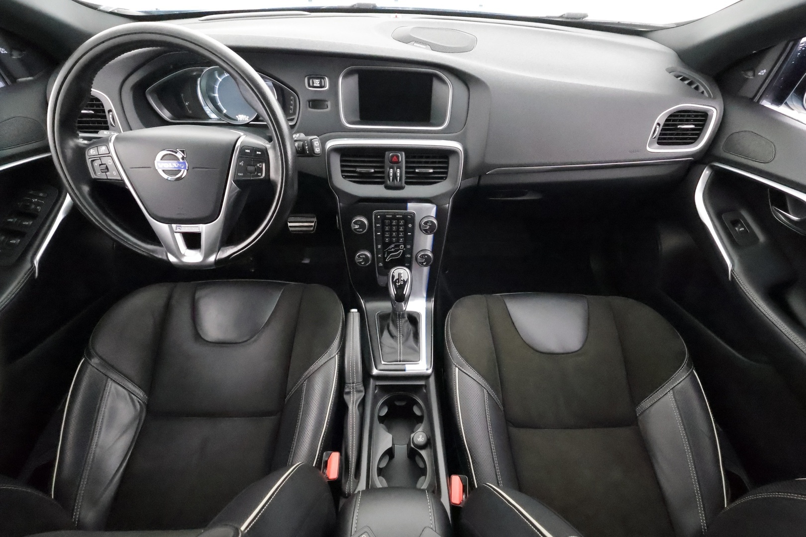 VOLVO V40 2015