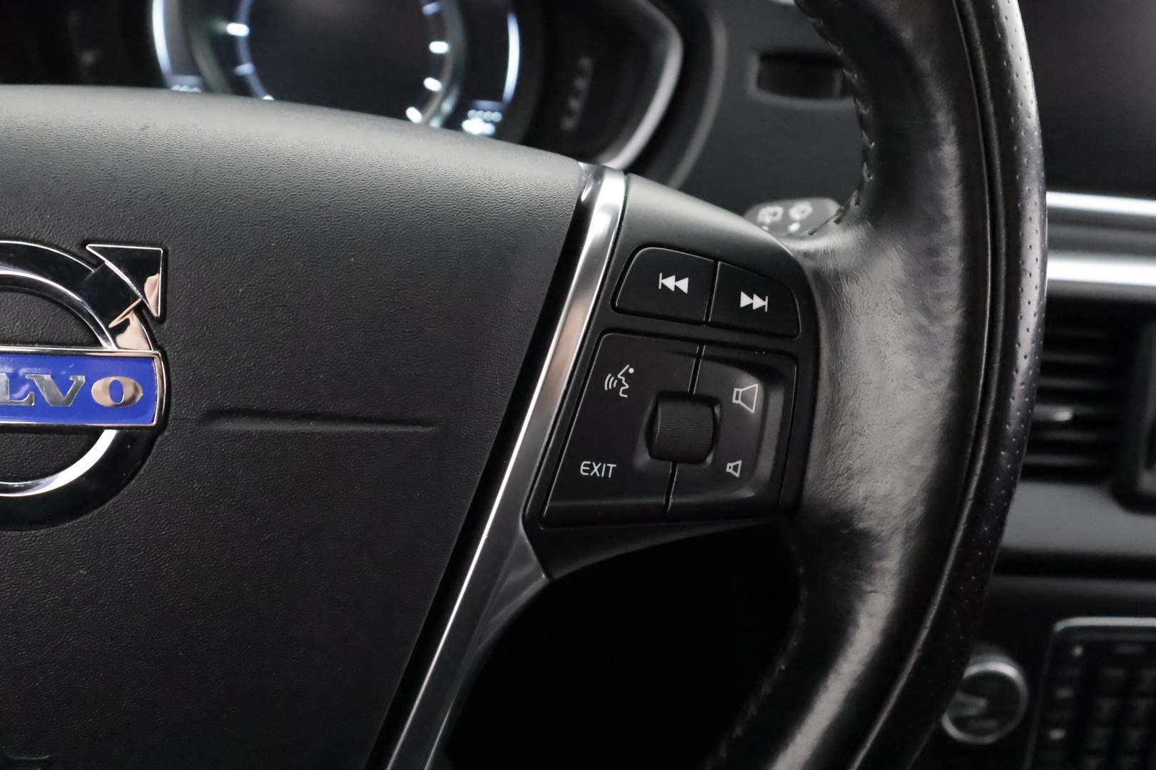 VOLVO V40 2015