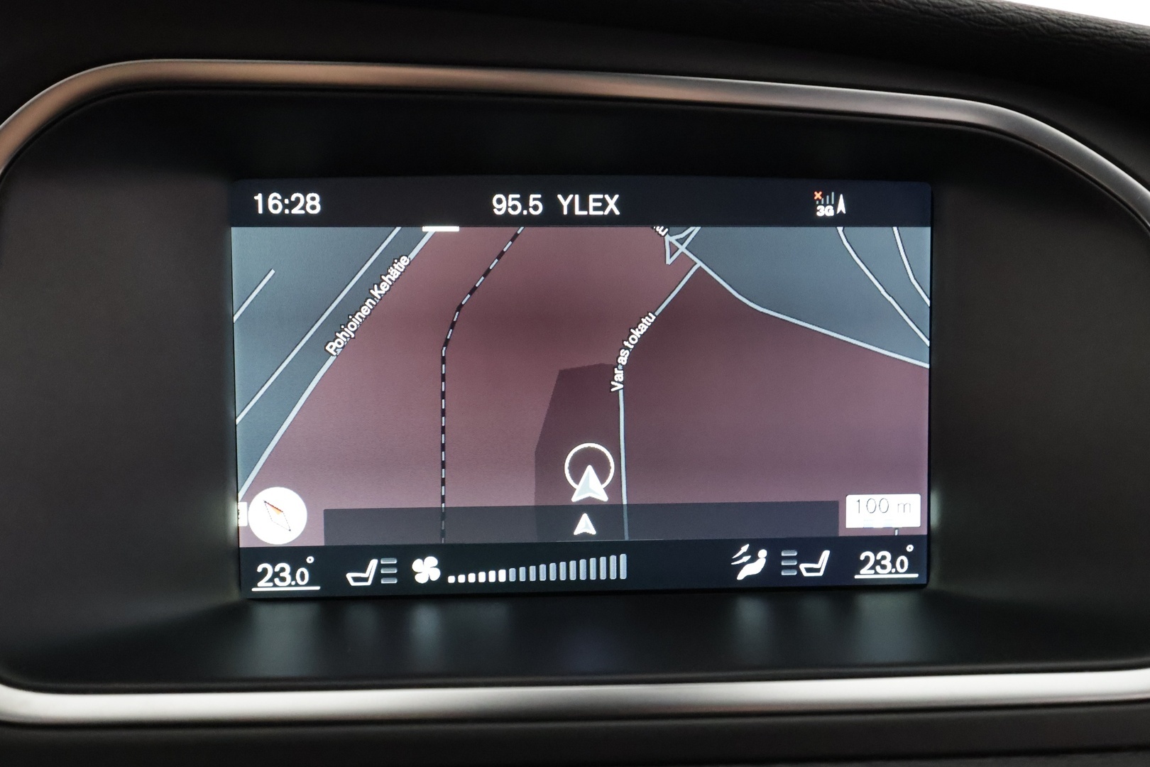 VOLVO V40 2015