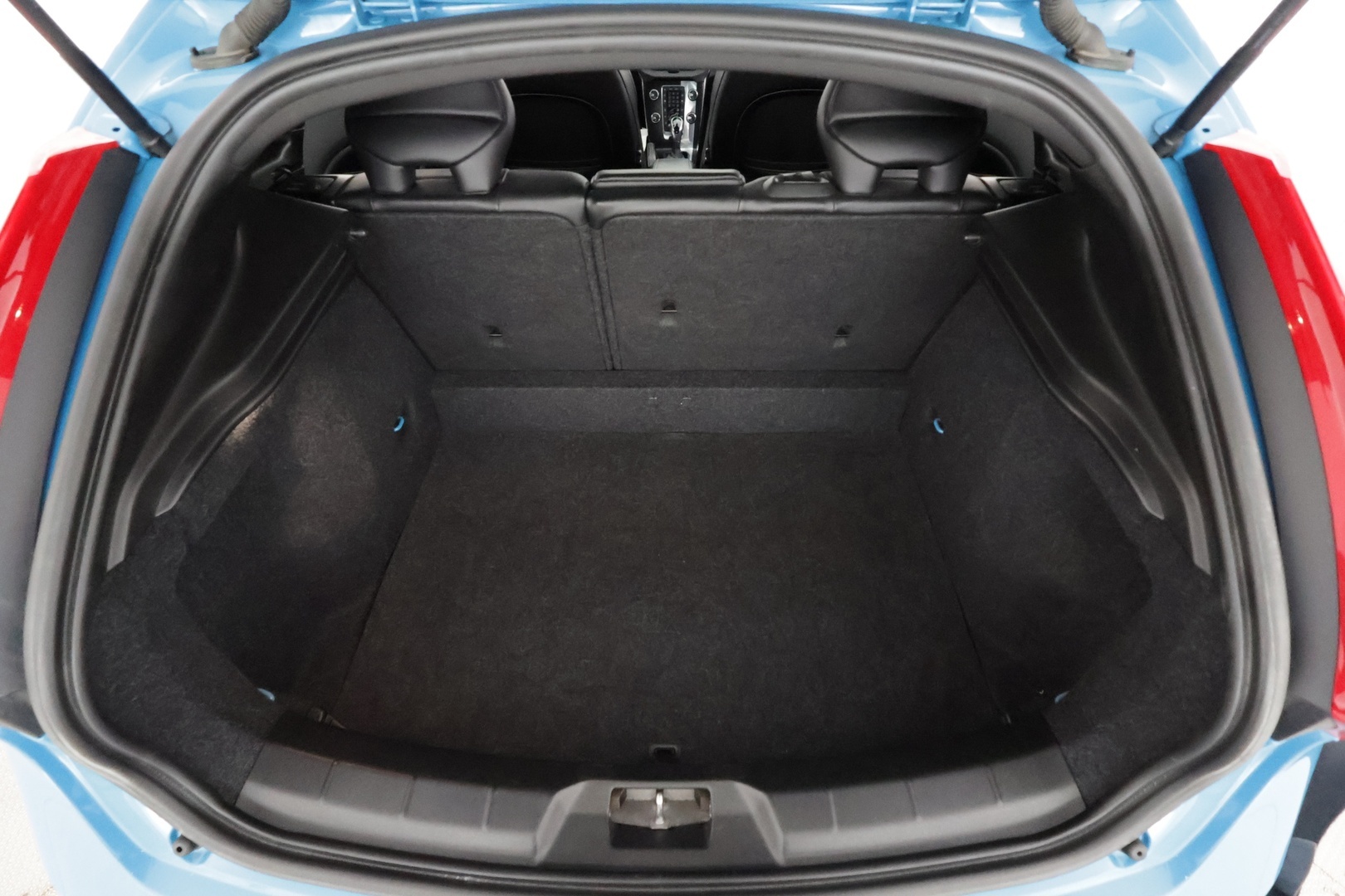 VOLVO V40 2015