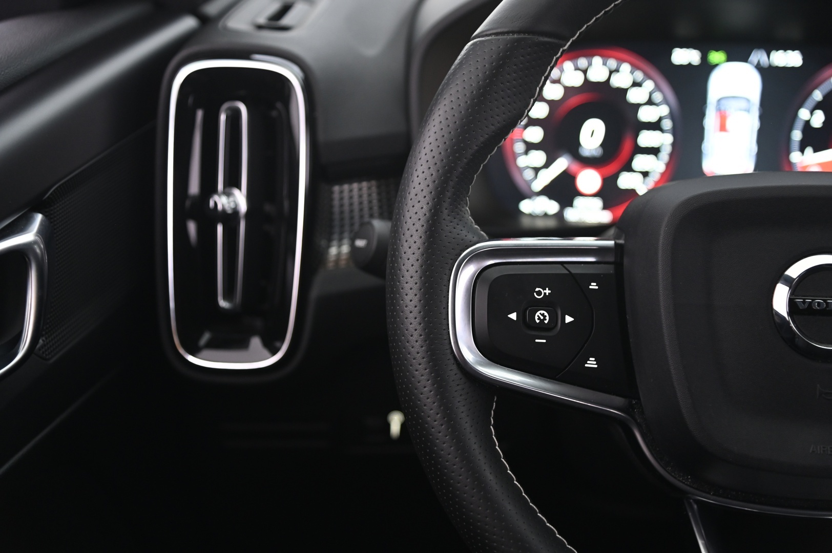 VOLVO XC40 2019