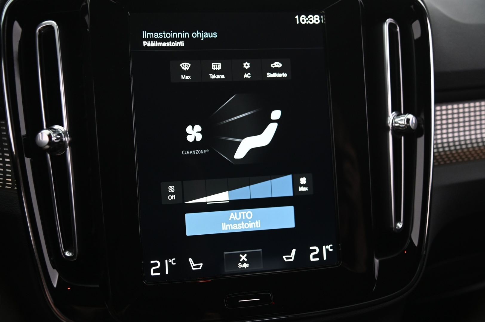 VOLVO XC40 2019