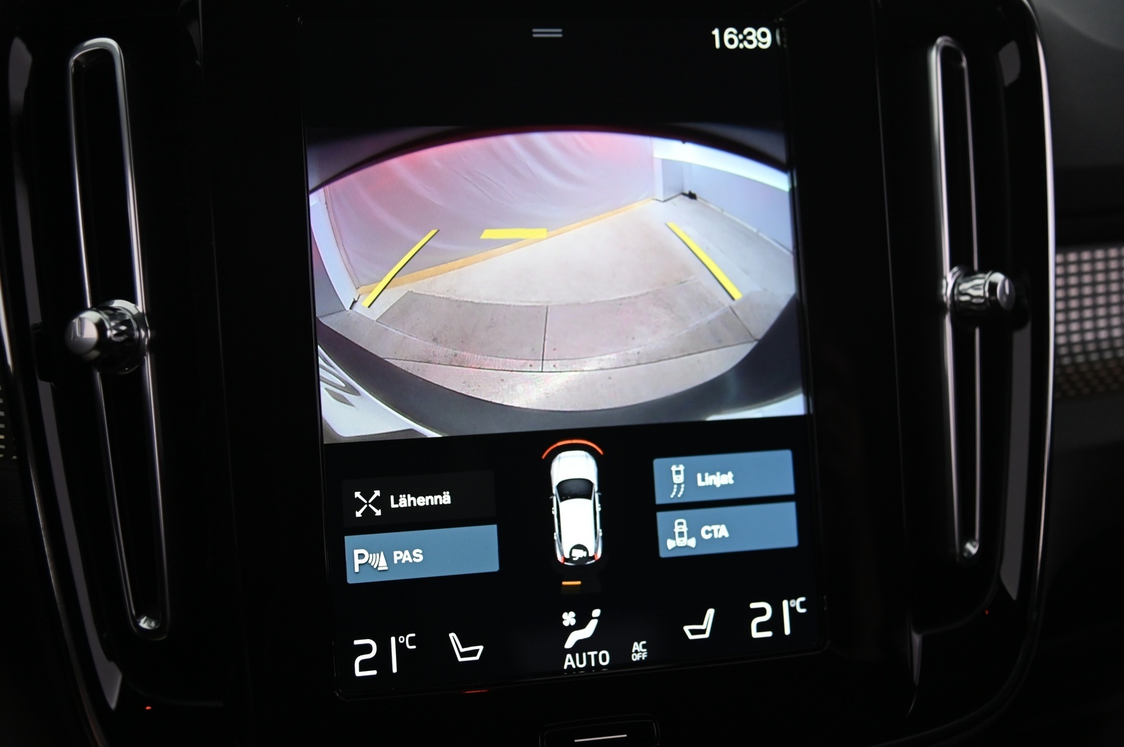 VOLVO XC40 2019