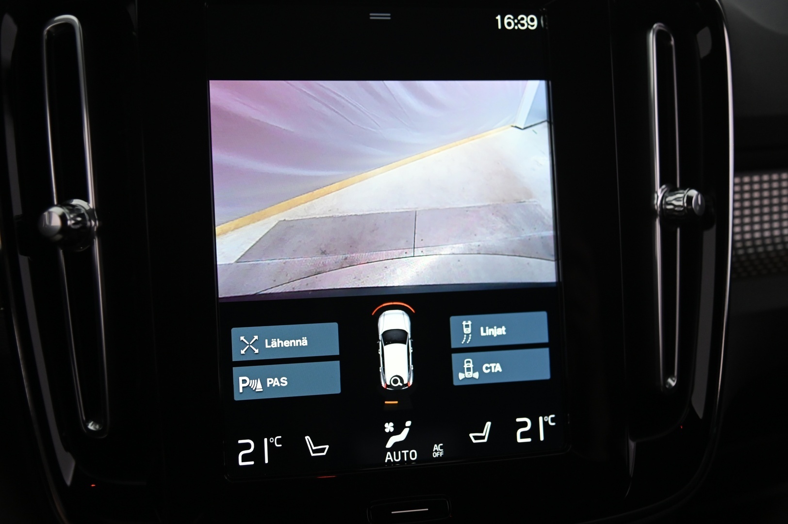VOLVO XC40 2019