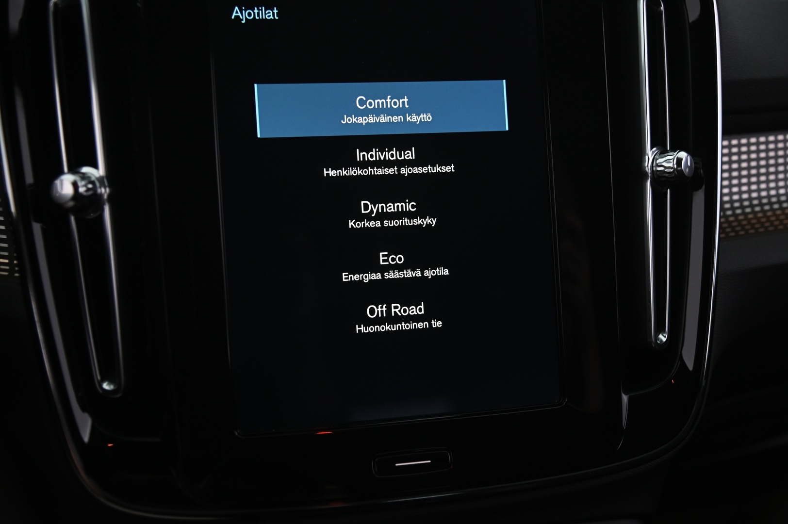 VOLVO XC40 2019