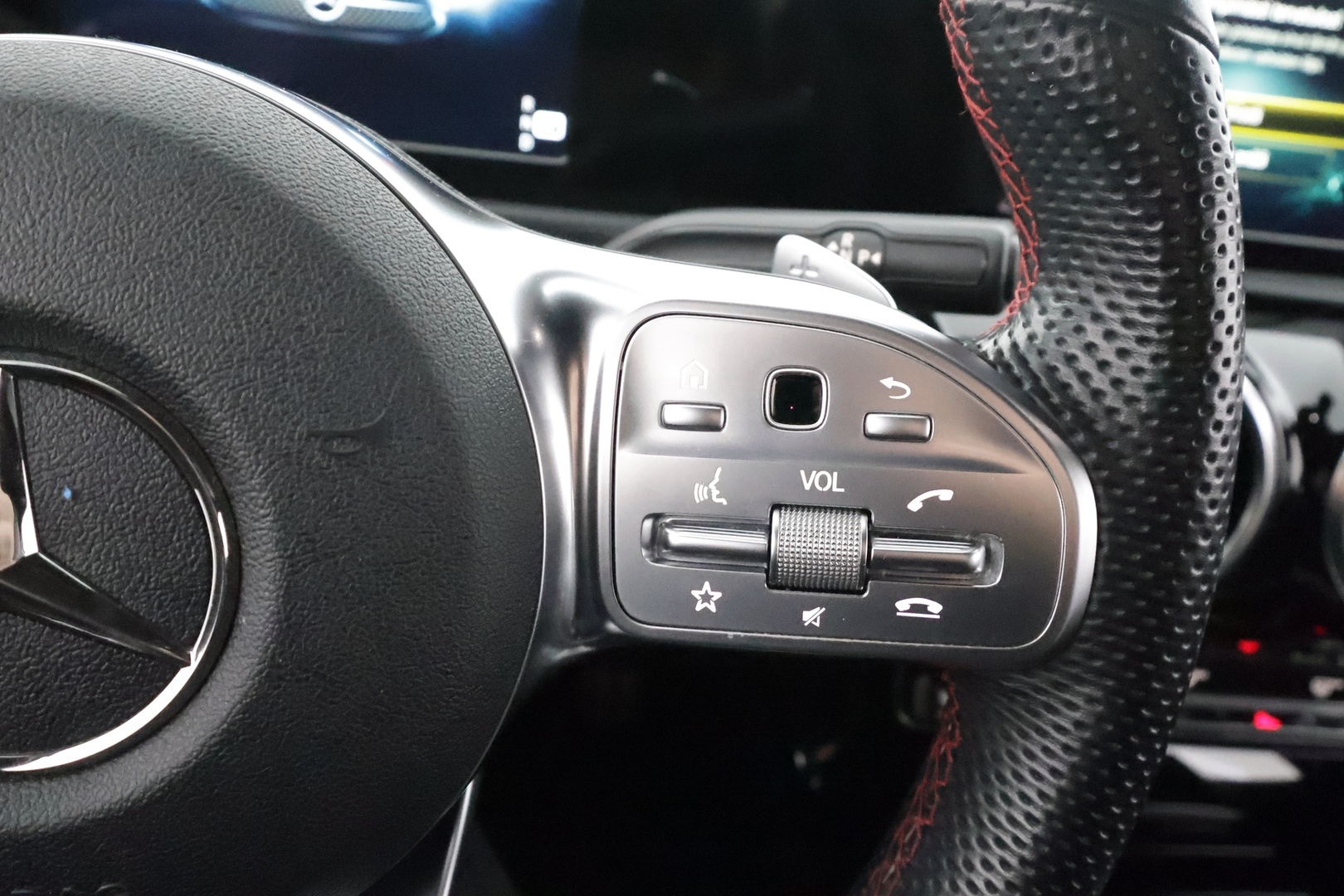 MERCEDES-BENZ A 2019