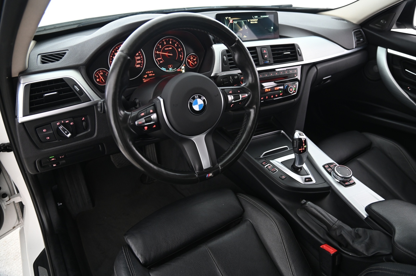 BMW 330 2016