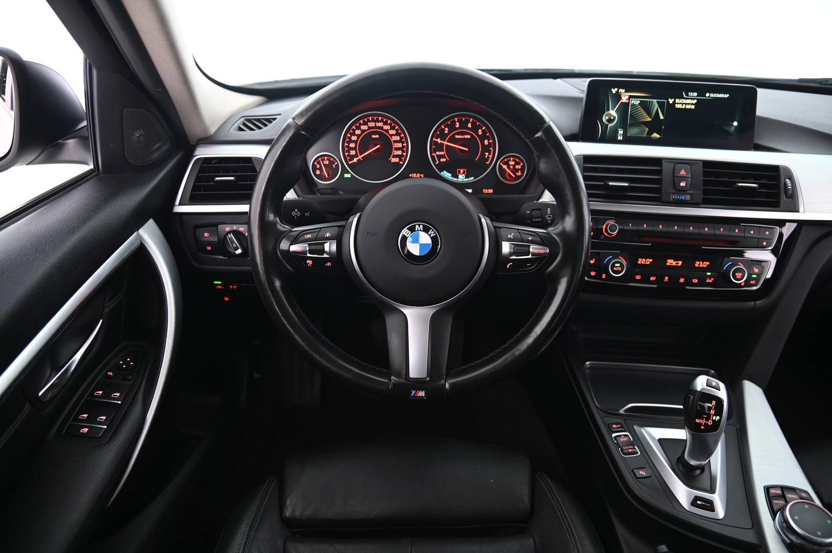BMW 330 2016