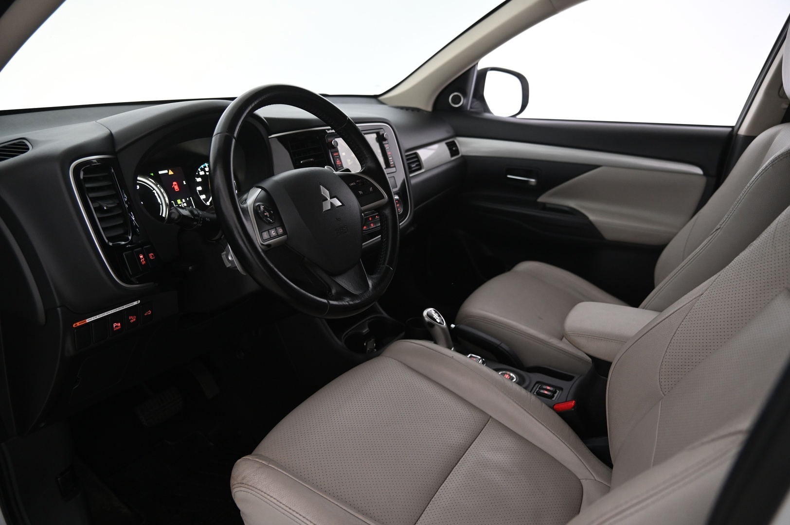 MITSUBISHI Outlander PHEV 2014