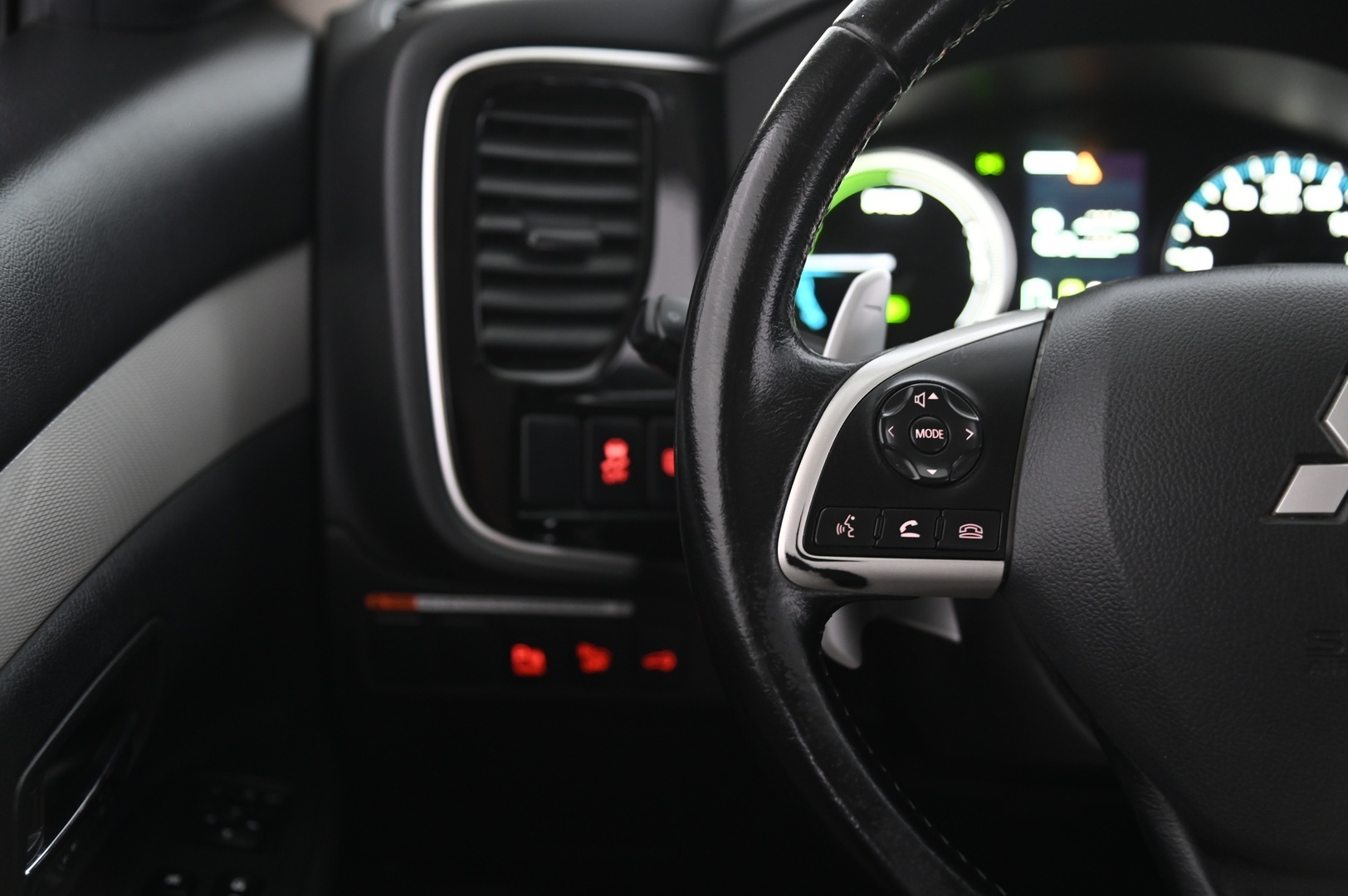 MITSUBISHI Outlander PHEV 2014