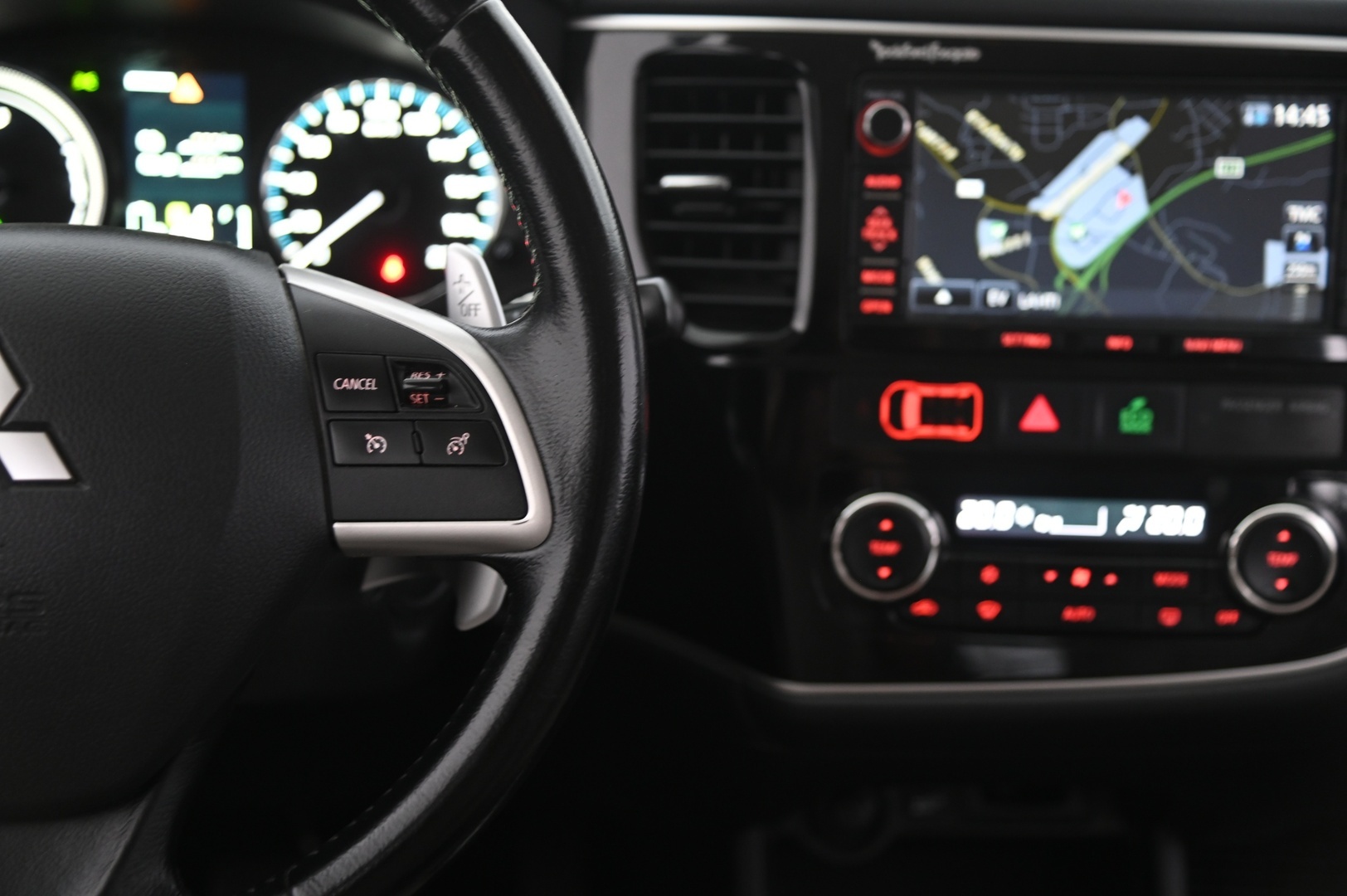 MITSUBISHI Outlander PHEV 2014