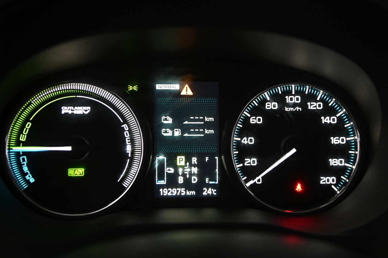 MITSUBISHI Outlander PHEV 2014