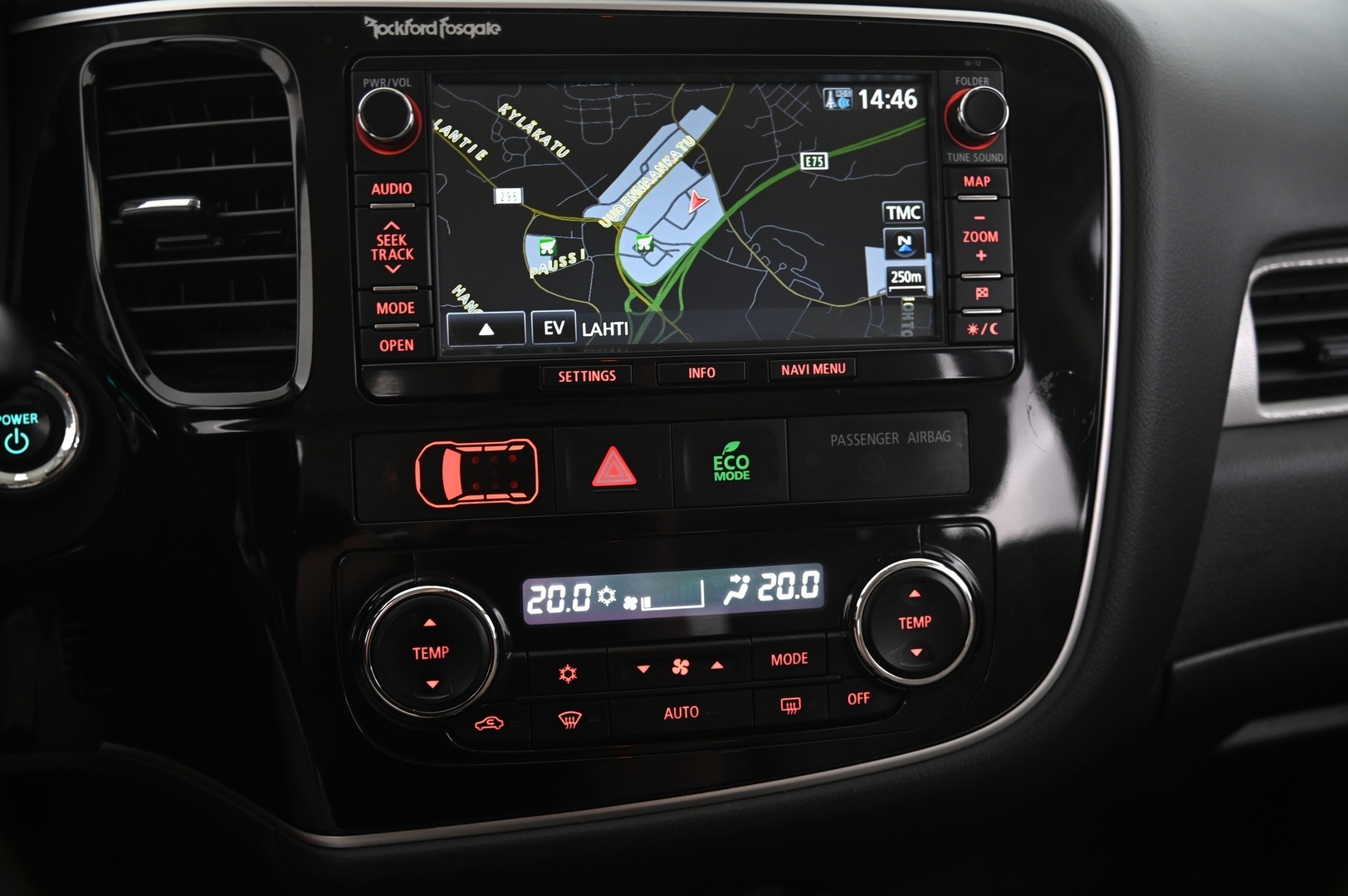 MITSUBISHI Outlander PHEV 2014