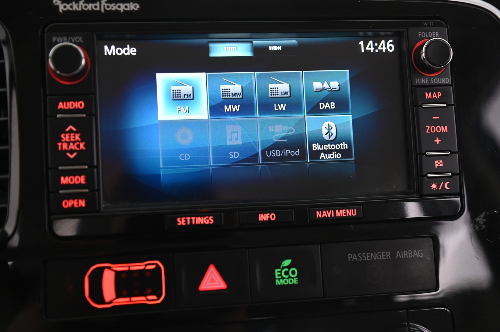 MITSUBISHI Outlander PHEV 2014