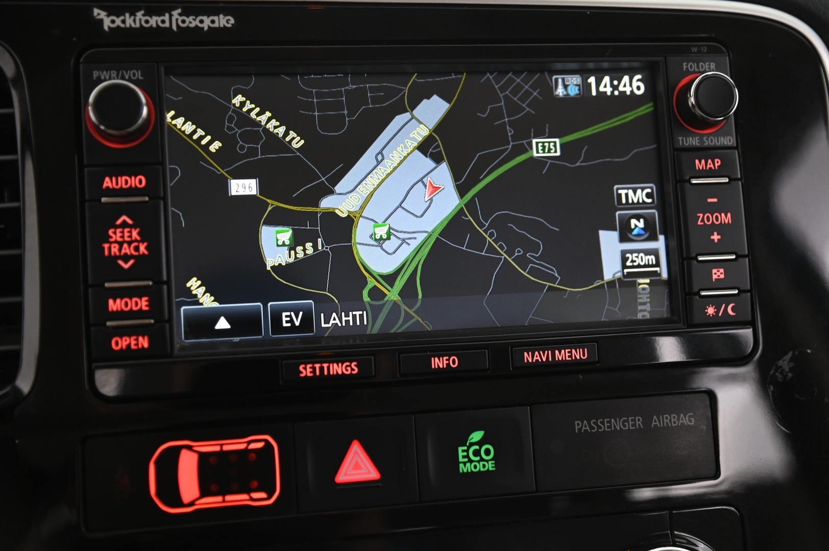 MITSUBISHI Outlander PHEV 2014