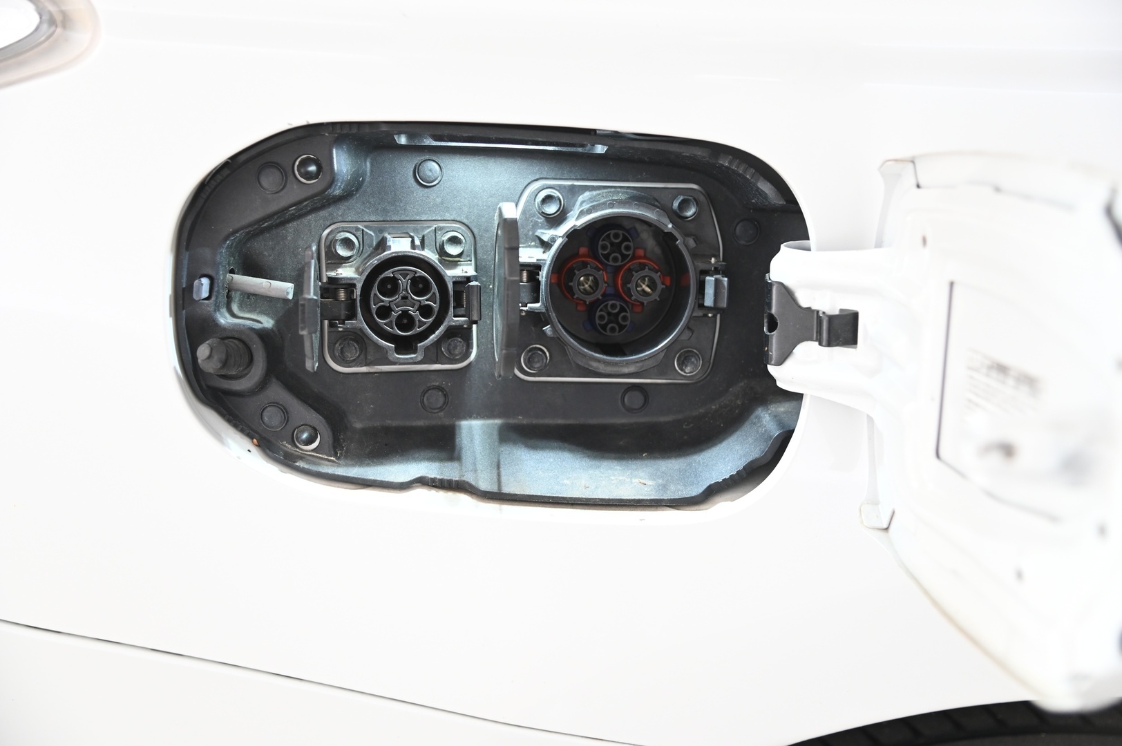 MITSUBISHI Outlander PHEV 2014