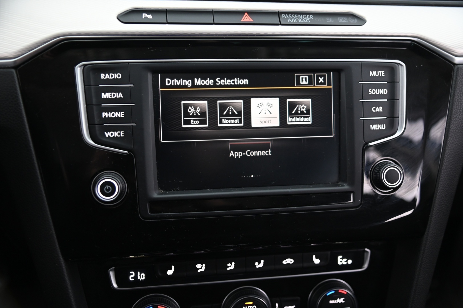 VOLKSWAGEN PASSAT 2016