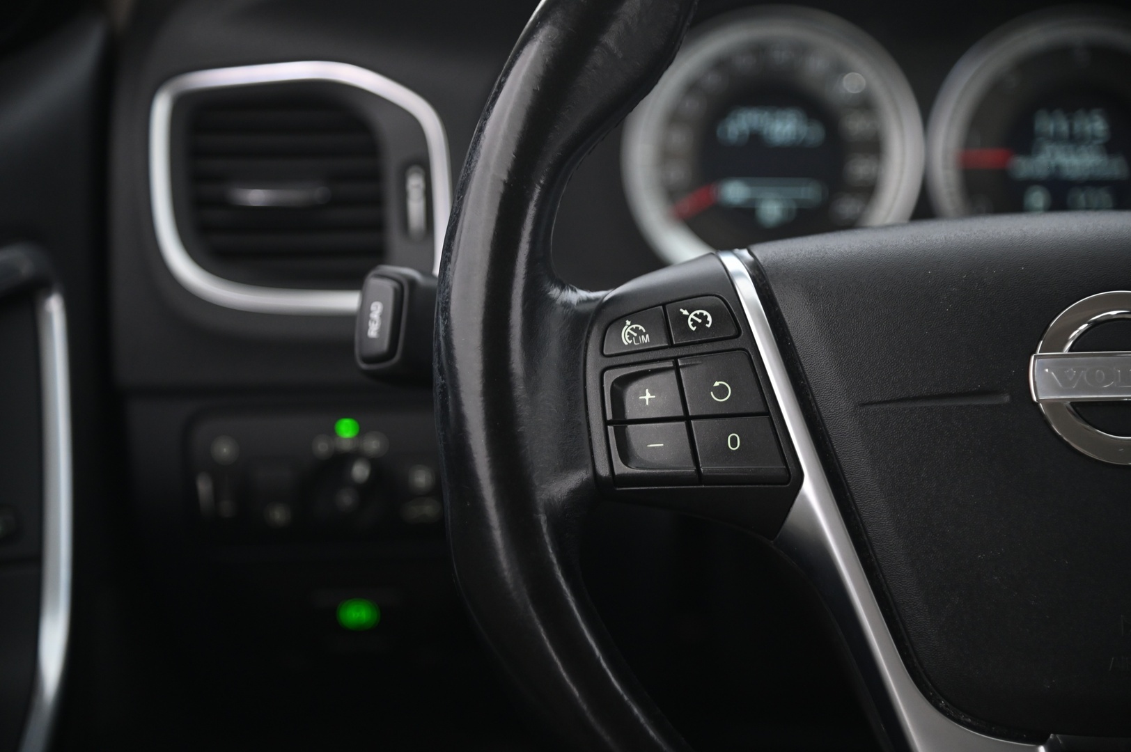 VOLVO S60 2011