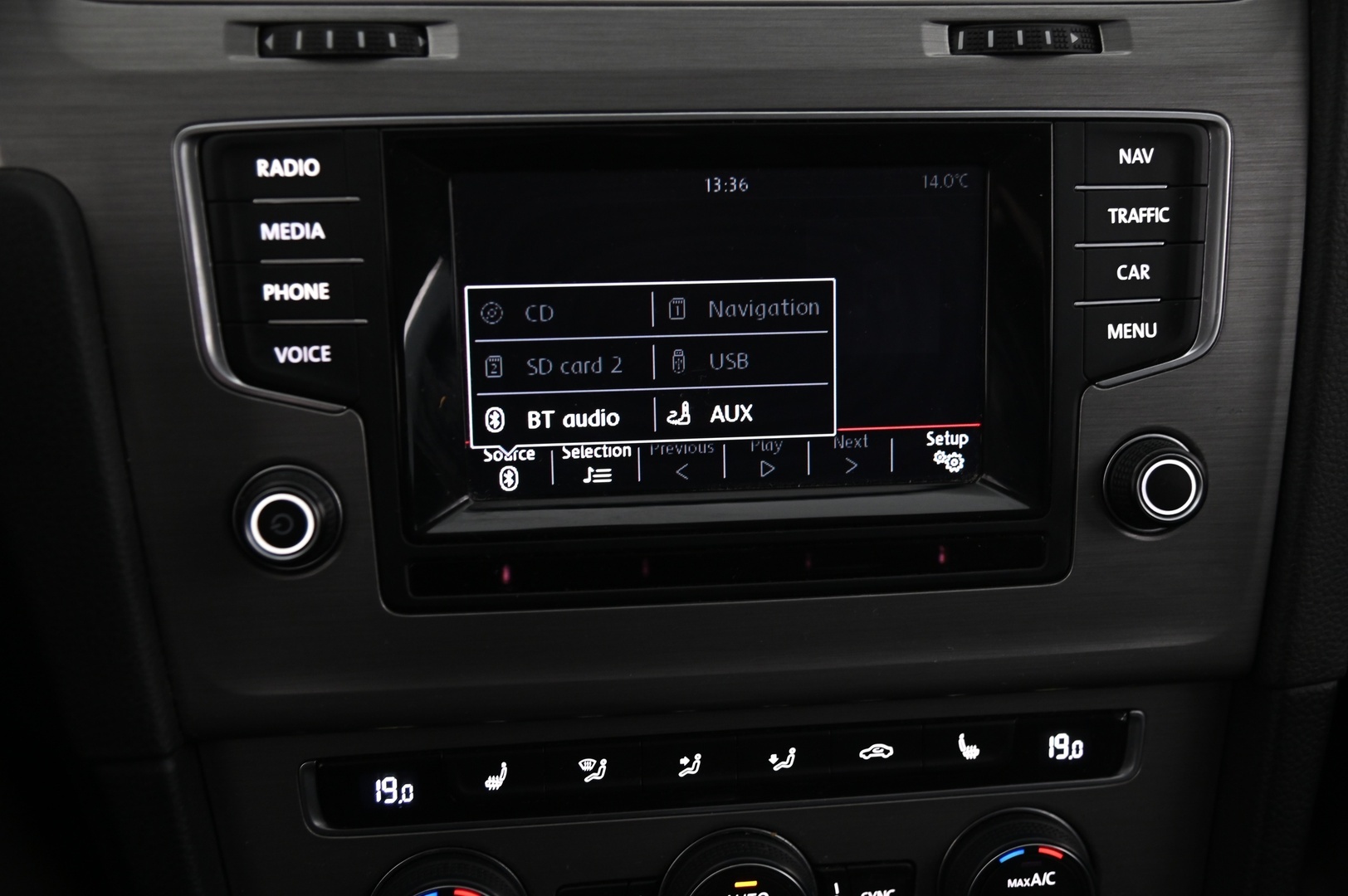 VOLKSWAGEN Golf 2014