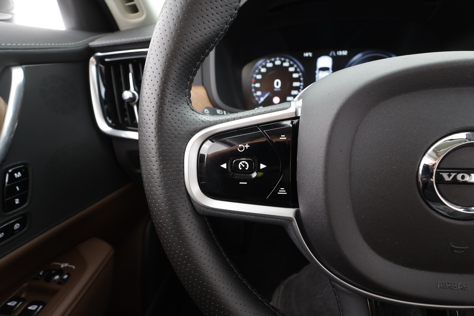 VOLVO S90 2019