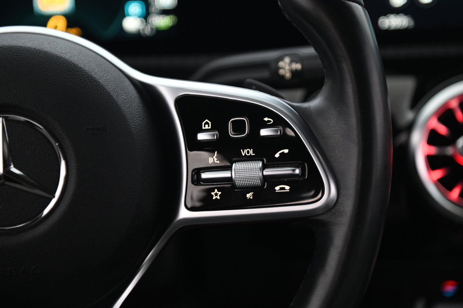 MERCEDES-BENZ A 2020