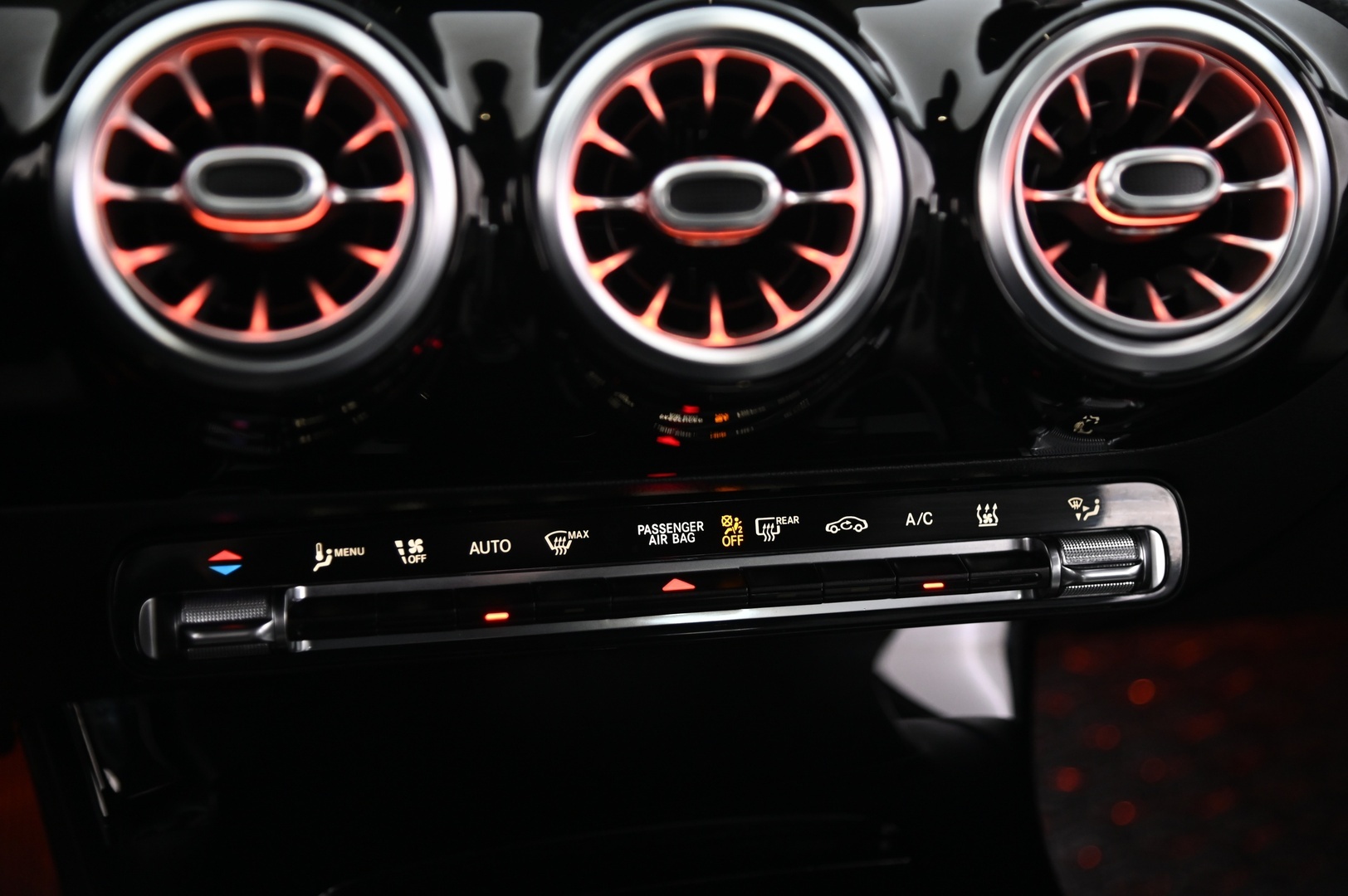 MERCEDES-BENZ A 2020