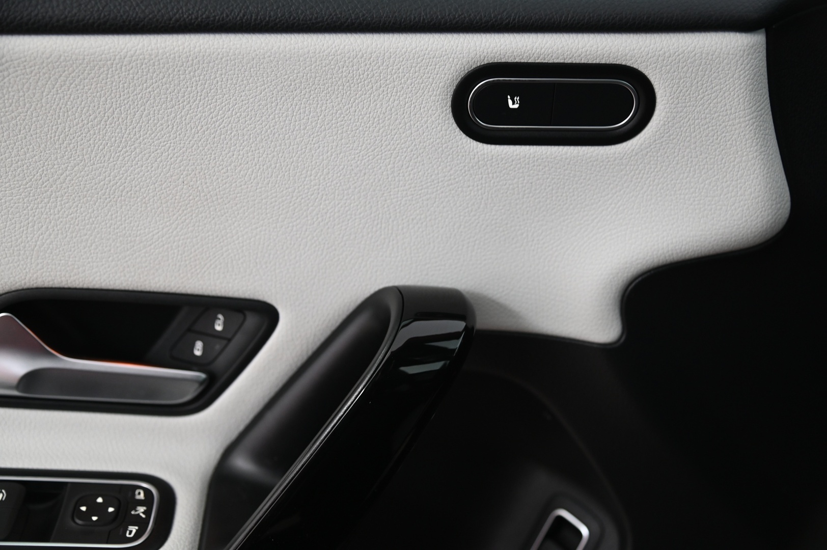 MERCEDES-BENZ A 2020