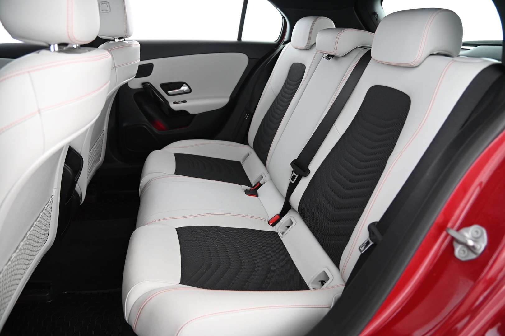 MERCEDES-BENZ A 2020