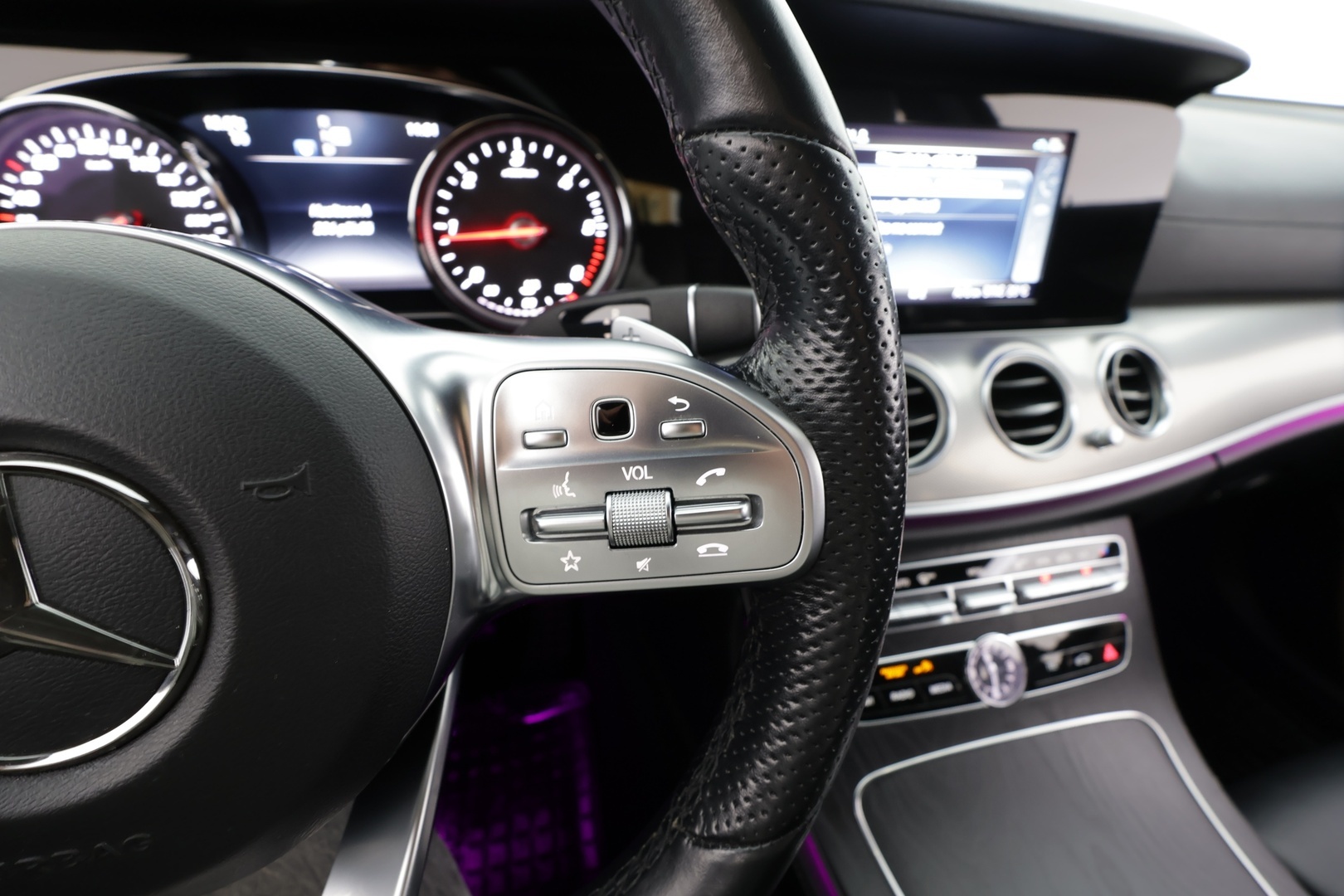 MERCEDES-BENZ E 2019