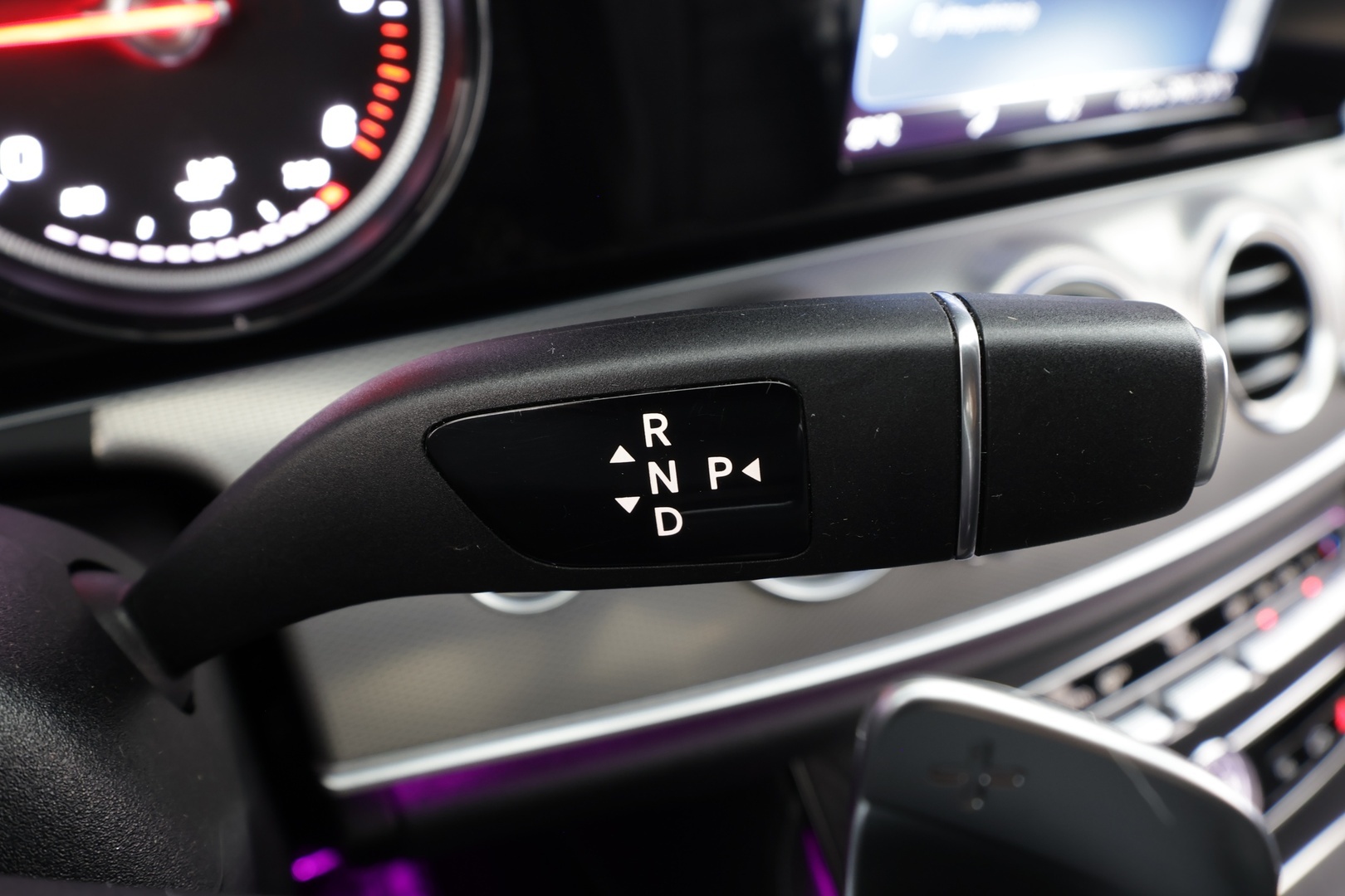 MERCEDES-BENZ E 2019