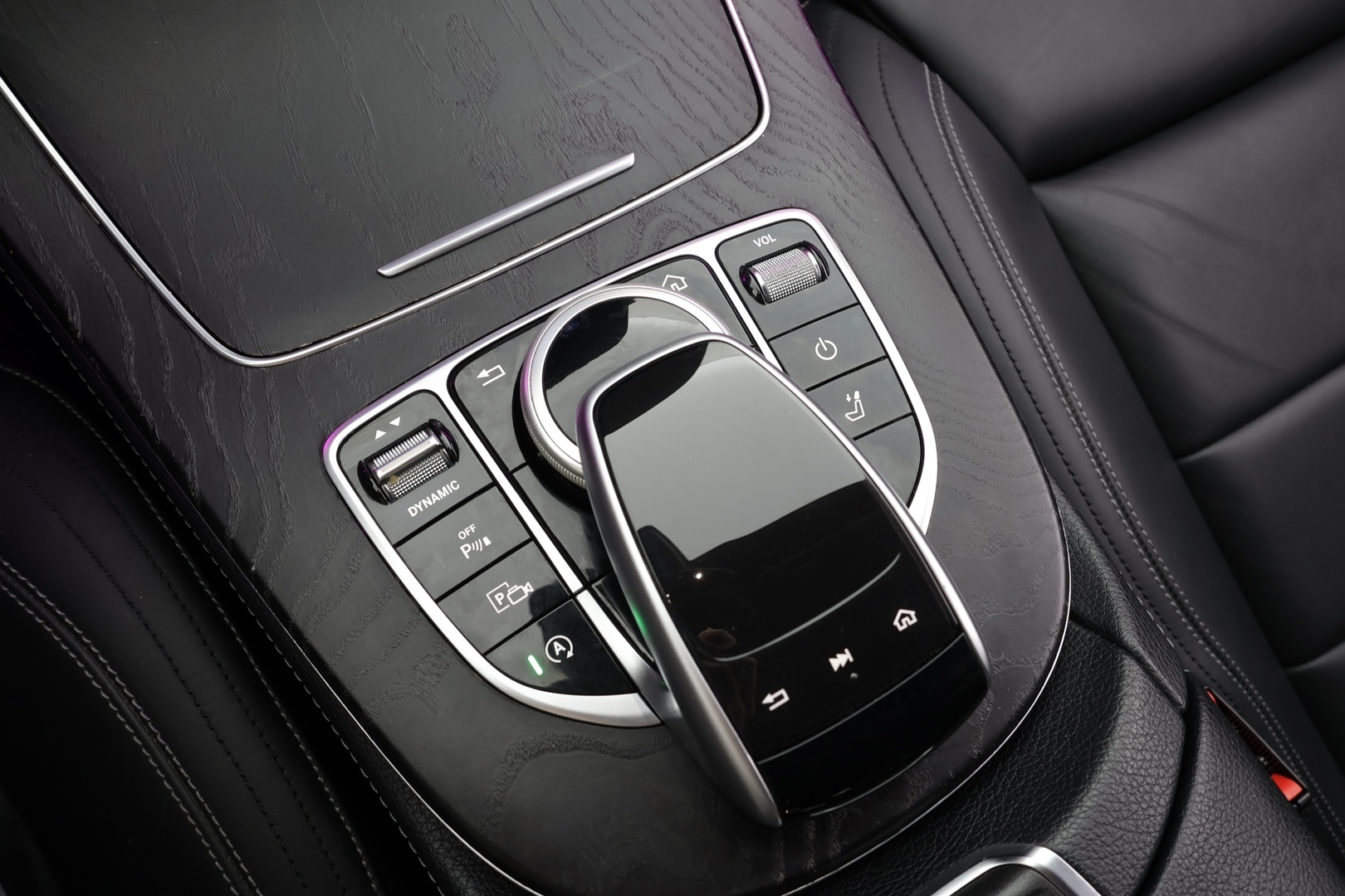 MERCEDES-BENZ E 2019